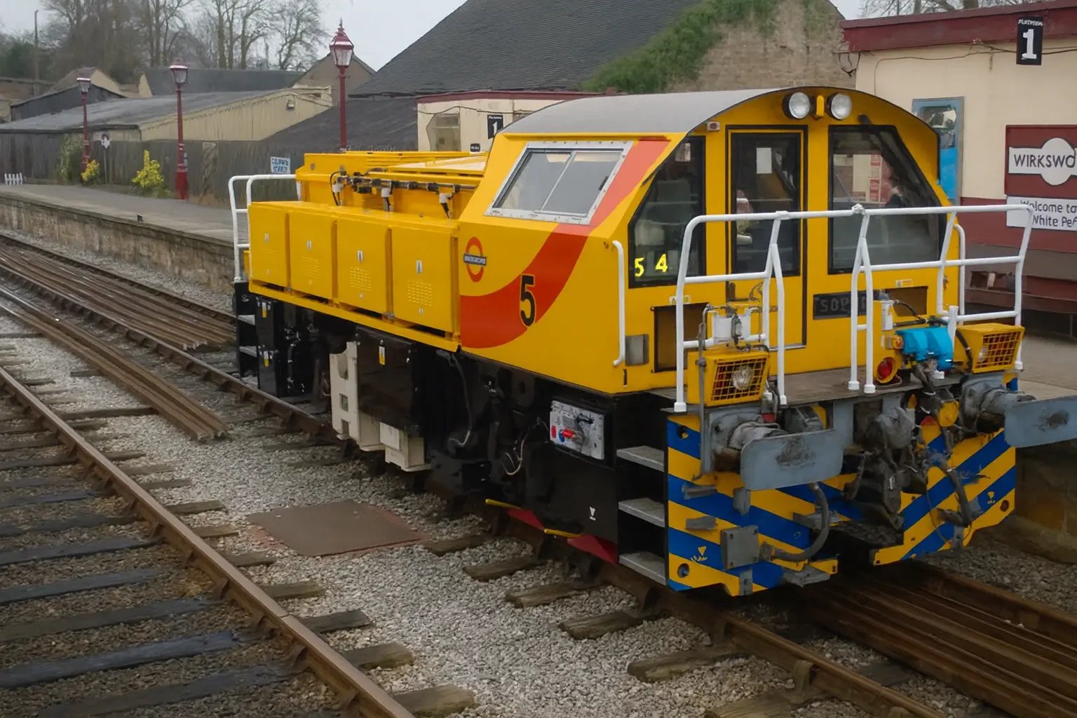 Electric and hybrid locomotive