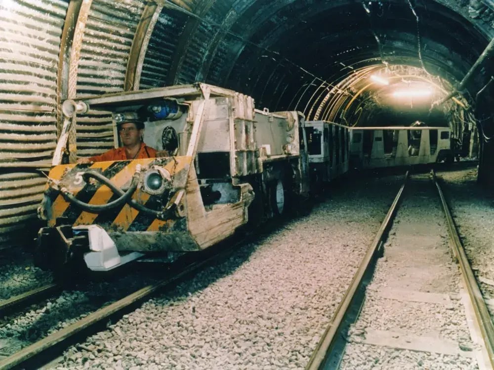 Clayton FLP battery locomotive